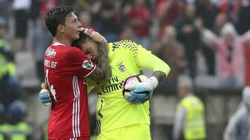 Lindelof and Ederson. (Image: Luís Manuel Neves)